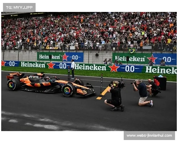 迈凯伦车队确认“木瓜规则”，允许诺里斯与皮亚斯特里公平竞争