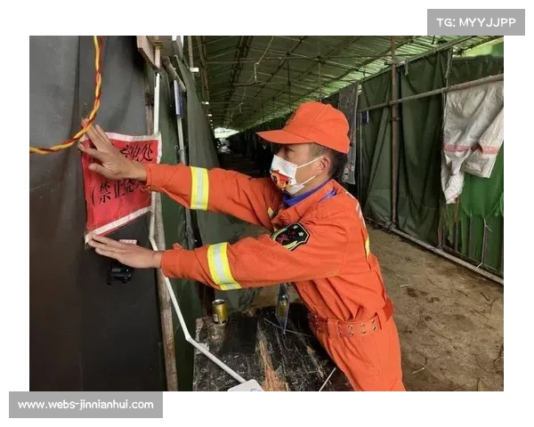 舍甫琴科支持者高喊“假判定”引发冲突，安保迅速介入。